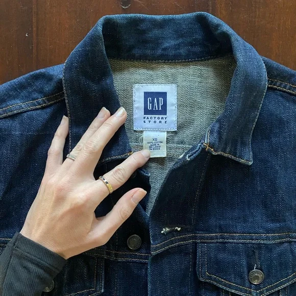❌SOLD❌ Gap dark wash denim jacket size extra small - Picture 5 of 7